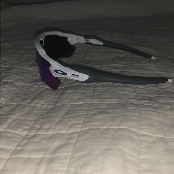 oakley sunglasses - Picture 2 of 4